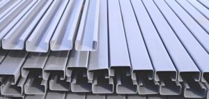 Polines de Acero o Madera: Comparativa, Aplicaciones y Factores Clave