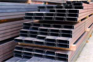 Polines de acero vs madera, ¿cuál debes utilizar en la construcción de techos?