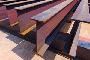 Vigas de acero en construcción, ¡lo que debes saber de estos elementos estructurales!