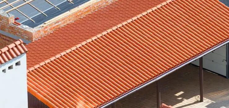 Láminas para techo económicas utilizadas en un proyecto residencial de construcción