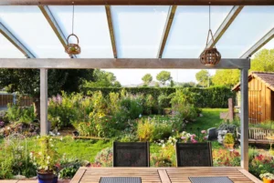 Techos de lámina para patios: los materiales más adecuados para el exterior de una casa