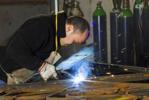 ¿Qué es la herrería? ¡Información que debes conocer de sus tipos, perfiles y herramientas!