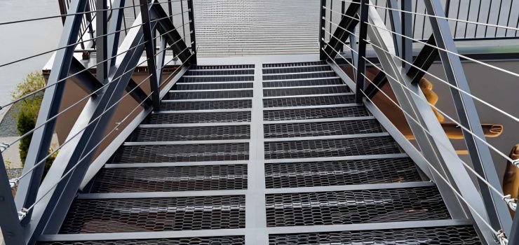 Escalera de herrería exterior galvanizada