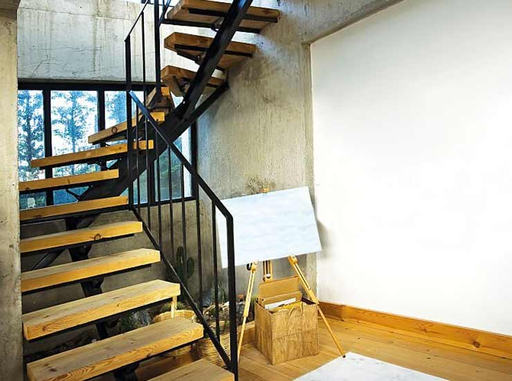 Escalera Mixta elaborada con perfiles de acero y escalones de madera - escaleras modernas de herreria