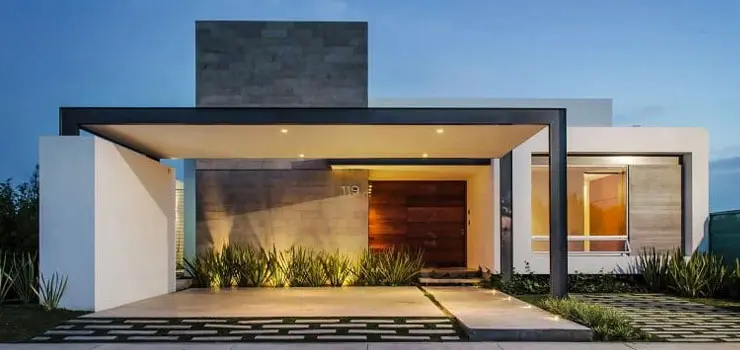 Fachada de casa moderna de un piso con estructura de acero