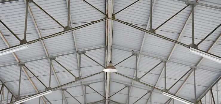 Estructura metálica de techo a dos aguas con PTR, largueros y cumbrera