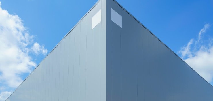 Paredes exteriores de una nave industrial