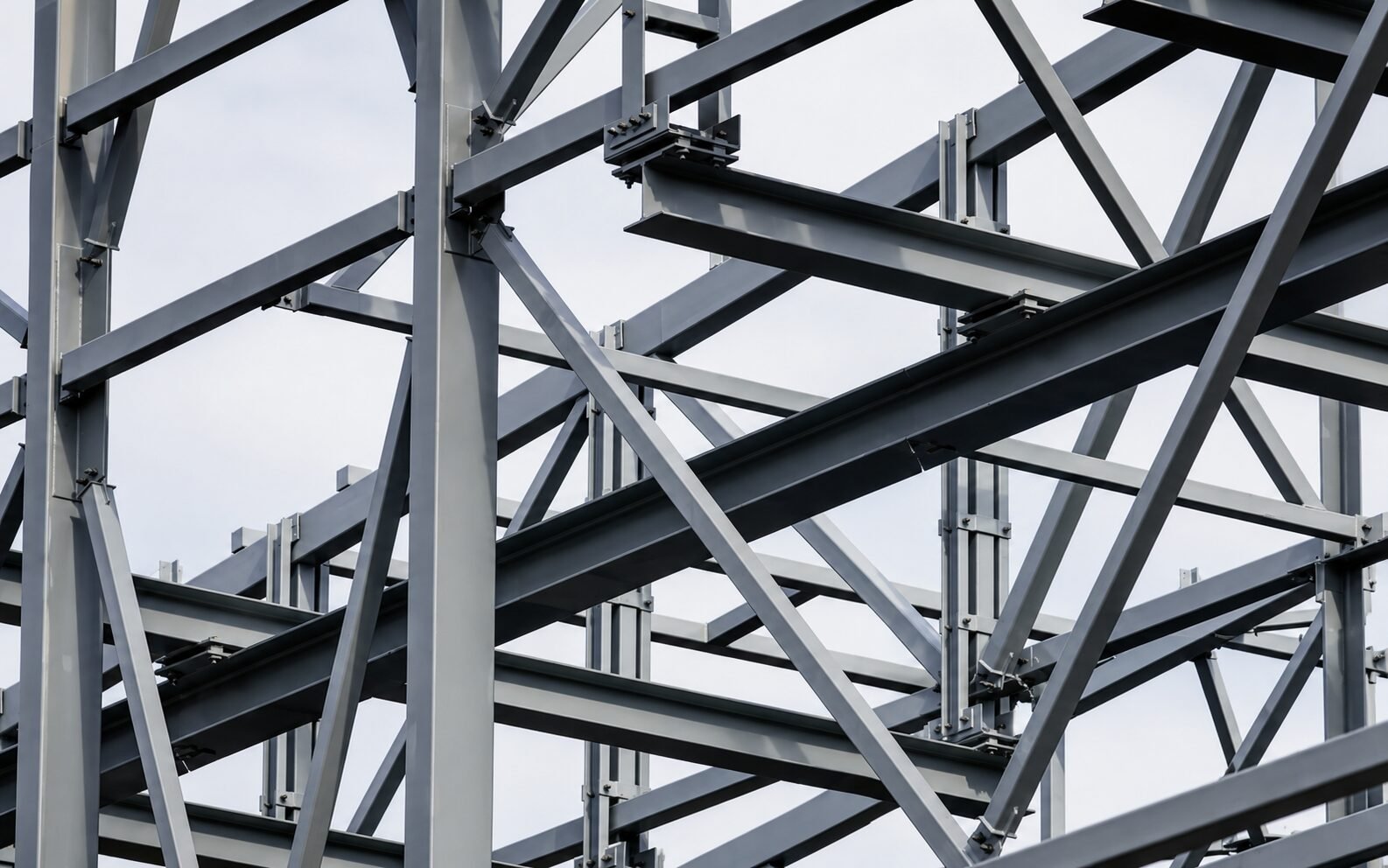 Detalle de armazón de perfiles estructurales de gran dimensión
