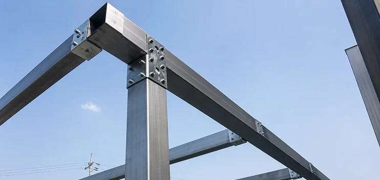 Armazón de acero estructural con perfiles HSS