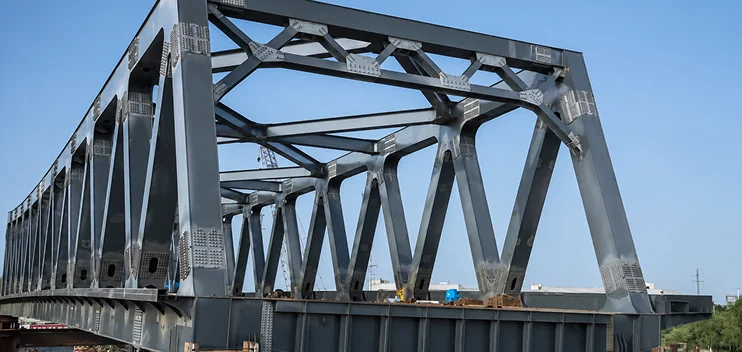 Perfiles de acero estructural HSS en construcción de gran magnitud