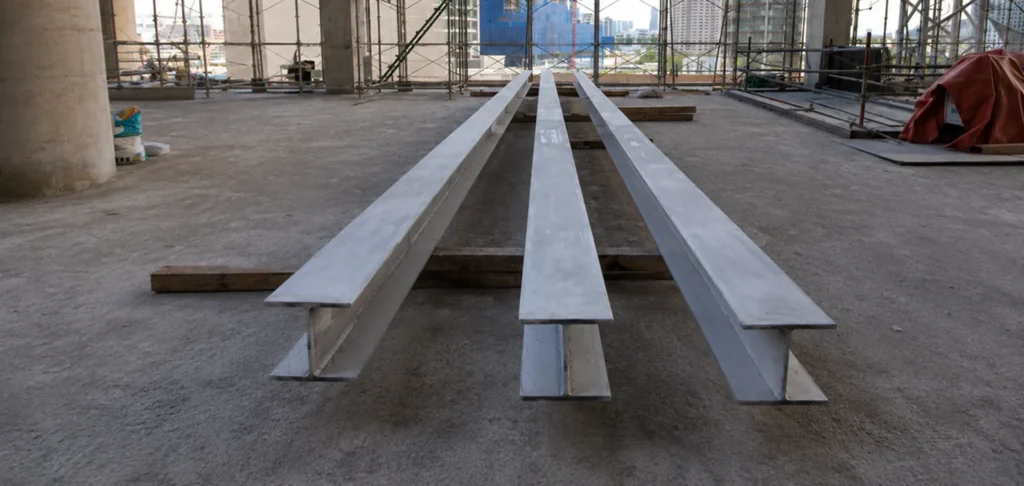 Tres vigas de acero IPR en una construcción de gran magnitud